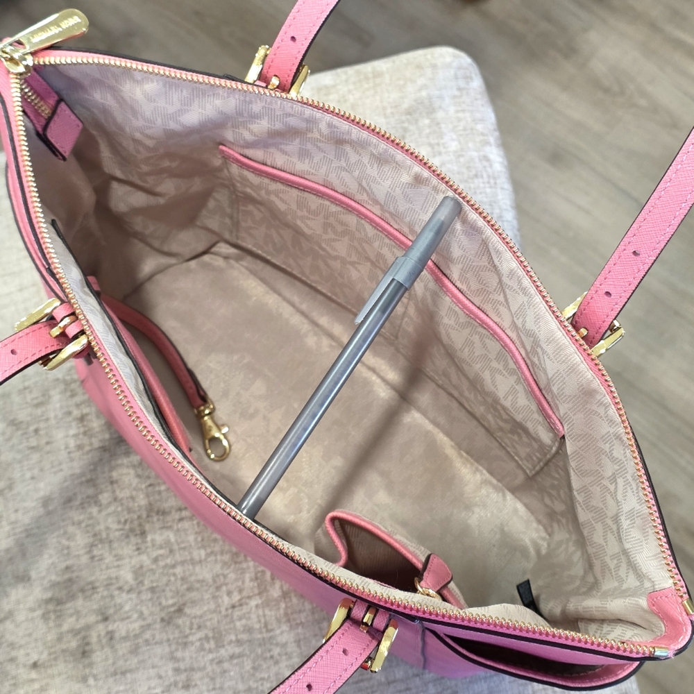 Michael Kors | Misty Rose Saffiano Leather Tote - Picture 5 of 8
